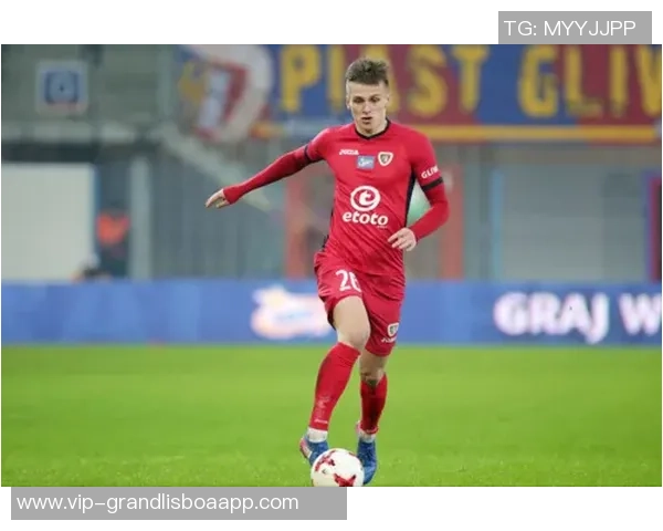 克鲁塞罗中卫布鲁诺入选巴西国家队引发热议上轮联赛刚染红遭争议